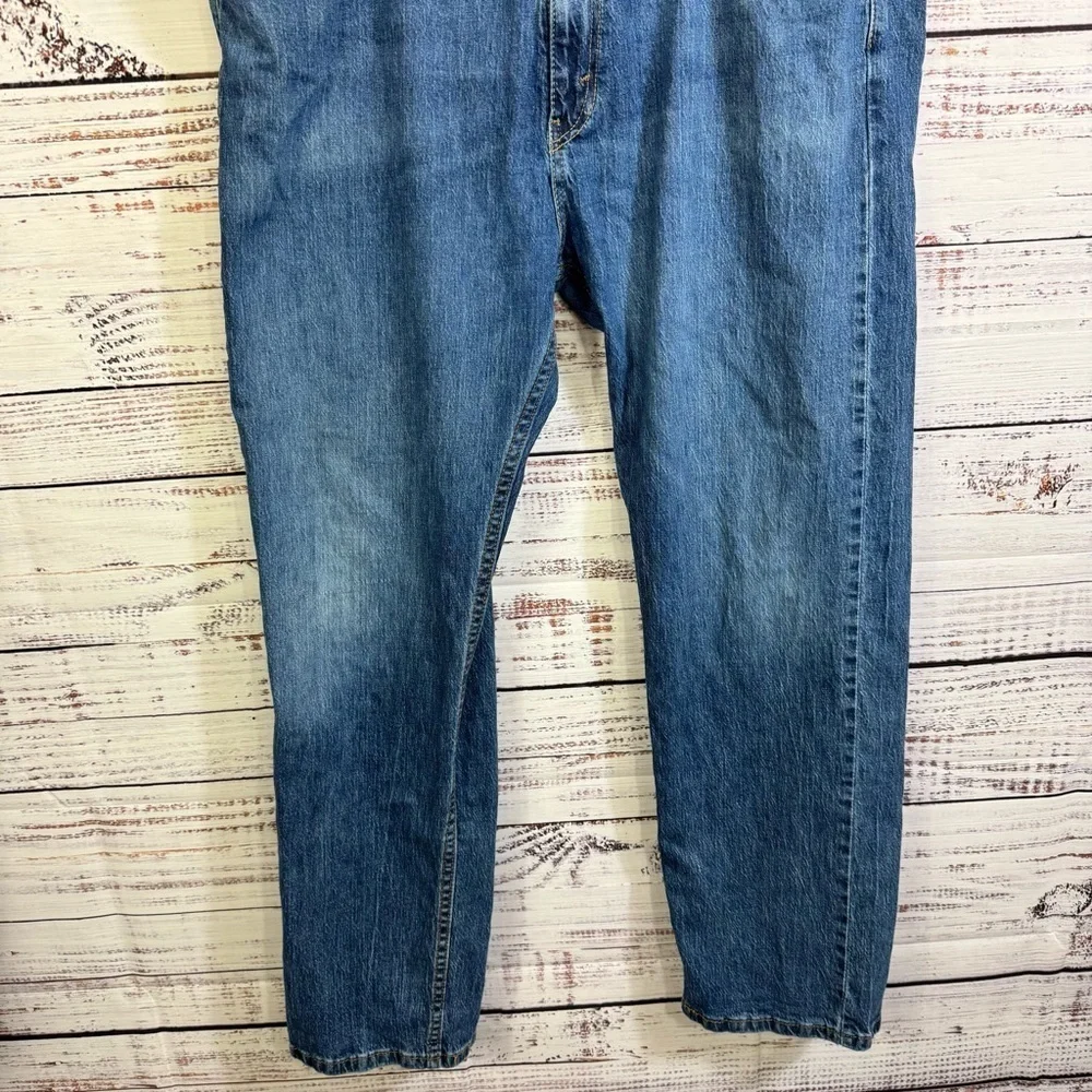 Levi’s 505 Jeans medium wash straight leg‎  relaxed size 40 denim jeans